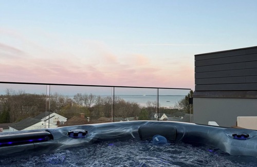 Cove - East Side - Shippan House | 4-bd modern luxury water view townhome with hot tub close to beach