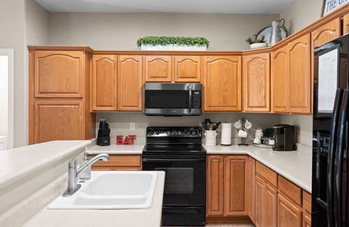 Litchfield Park House | 4-Bd/Sleeps 10 with Private Pool & BBQ