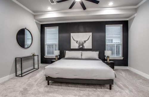 West Dallas House | 4 BD Victory Gardens Estate - Mins to Sites
