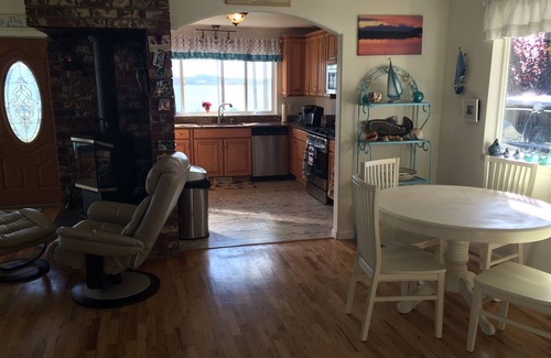 Oak Harbor House | 4 bdm home, Pets OK, Fantastic Ocean Views. All 10 star reviews. Bird Paradise!