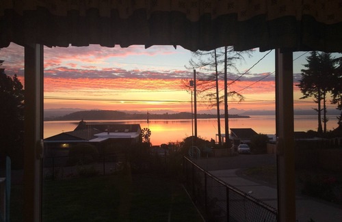 Oak Harbor House | 4 bdm home, Pets OK, Fantastic Ocean Views. All 10 star reviews. Bird Paradise!