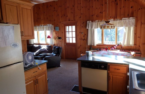 Harrison Cabin | 4 bdrm, 2 bath, cozy Chalet with Long Lake access in Harrison, Maine