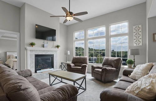 Linn Creek House | 4 bdrm/3.5bath at the 31 MM- mouth of Linn Creek (668)