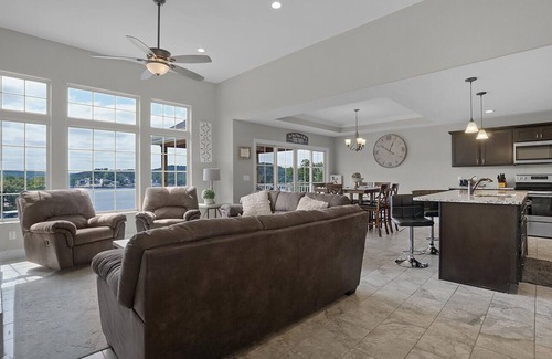 Linn Creek House | 4 bdrm/3.5bath at the 31 MM- mouth of Linn Creek (668)