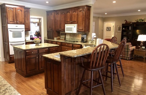 Grant House | 4 Bdrm/3 Bath Luxury Lake Home Directly On Deep Water w/Easy Docking Piers
