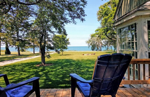 Kingsville Cottage | 4 Bdrm Lakefront Retreat-Private Idyllic Forest with Trail-High Speed Internet