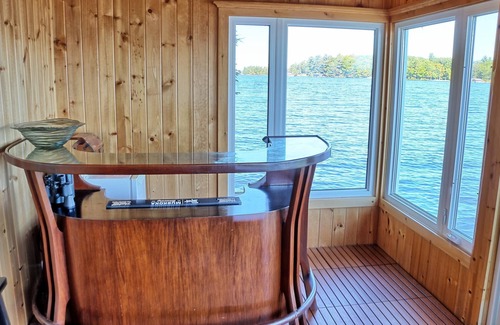 Bracebridge Cottage | 4 bdrm +loft, 3 bath, Island Property on Lake Muskoka! Beach Hut! Hot tub!