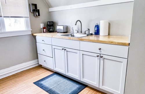 Ithaca Apartment | 4 bed/1bath on Cornell Campus: Upstairs Apartment
