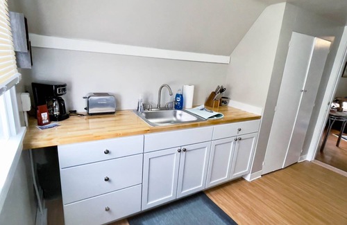 Ithaca Apartment | 4 bed/1bath on Cornell Campus: Upstairs Apartment