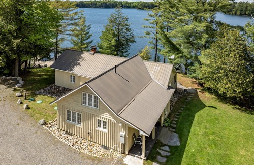 Seguin Cottage | 4 bed 2 bath cottage on Clear Lake