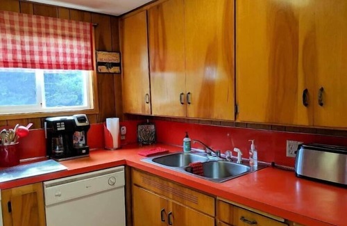 Florence House | 4 Bed, 2 Bath, Dog friendly, beach views- Sand Dollar Shores