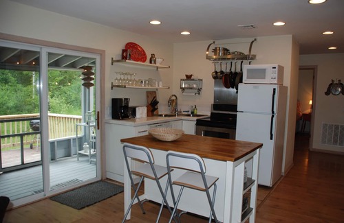 La Pointe House | 4 Bed 2 Bath Escape in the Woods. 10 minutes to the beach!