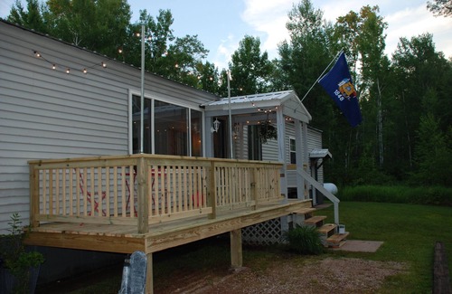 La Pointe House | 4 Bed 2 Bath Escape in the Woods. 10 minutes to the beach!