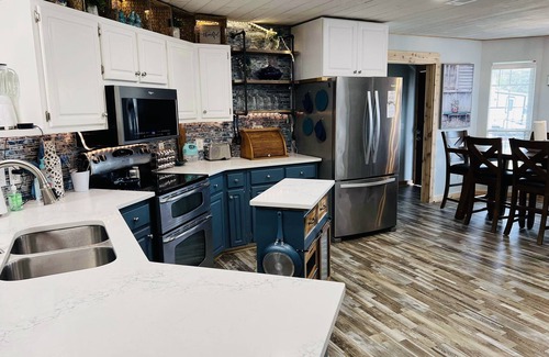 Gulf Breeze House | 4 Bed 2 Bath home w/Private Pool, Hot Tub & Sauna. Close to Beaches!