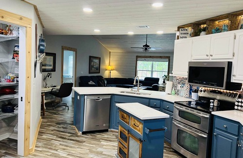 Gulf Breeze House | 4 Bed 2 Bath home w/Private Pool, Hot Tub & Sauna. Close to Beaches!