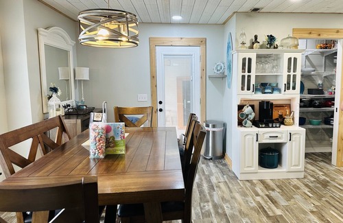 Gulf Breeze House | 4 Bed 2 Bath home w/Private Pool, Hot Tub & Sauna. Close to Beaches!