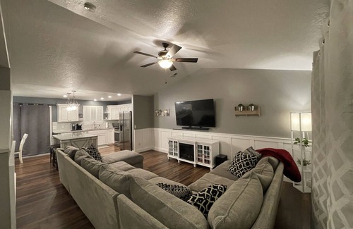 Coeur d'Alene House | 4 bed 2 bath Sleeps 8-9 people. Centrally located