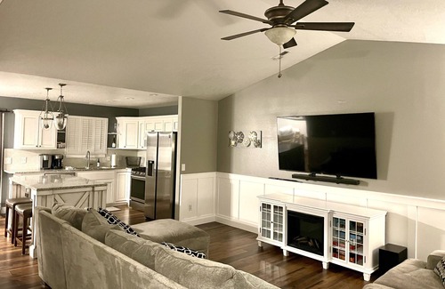 Coeur d'Alene House | 4 bed 2 bath Sleeps 8-9 people. Centrally located