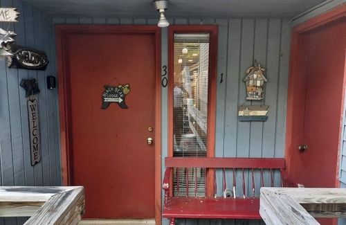 Campton House | 4 Bed, 2 Full Bath Cozy Townhouse near skiing, hiking and outdoor fun for all!