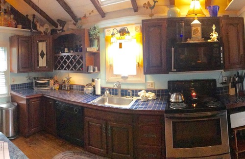 West Cape May House | 4 bed. 4 bath. FREE BEACH BOX. Free Linens Off Street Parking