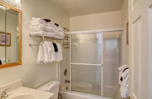 Livingston House | 4 Bed 4 Bath Vacation home in Mineral