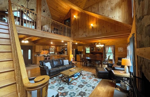Thornton House | 4 bed/4 bath - White Mountain Retreat