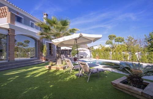 Urbanizacion Hacienda las Chapas Villa | 4 bed, 4 Ensuite, Heated Pool, A/C, Nr Beach in Marbesa, near Cabopino, Marbella
