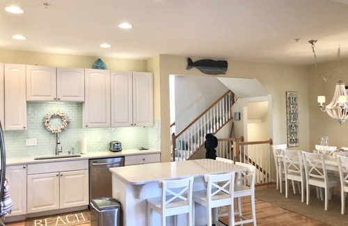 Ocean View House | 4-Bed Condo, pool access, 2 miles to beach, peloton bike, walk to stores/dining!