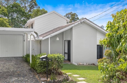 Ferny Hills House | 4-Bed Family Home with Large Entertaining Backyard