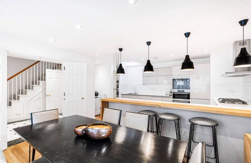Brompton & Hans Town House | 4-Bed House | Next To Harrods | Pont Street Mews