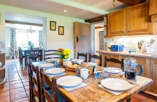 Gillingham House | 4 Bed in Gillingham 80670