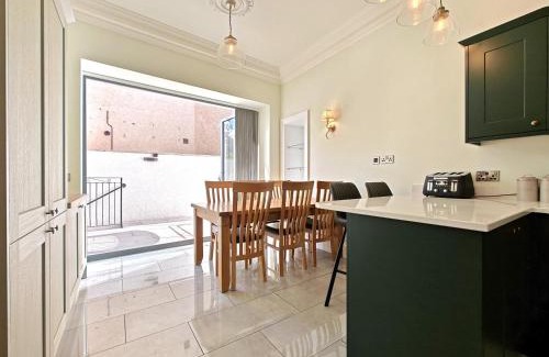 Kelso House | 4 Bed in Kelso oc-b33446