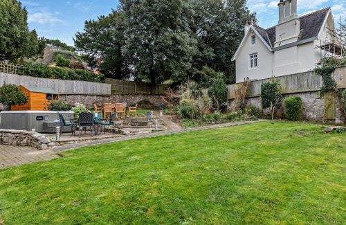 Torquay House | 4 Bed in Torquay 94002