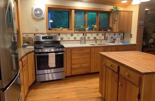 Bear Lake Cabin | 4 Bed Lodge+1 Bed Cottage 5 Star Reviews. Close to Arcadia, Crystal Mt. Manistee