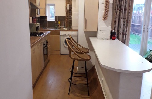 Friern Barnet House | 4 Bed period house with hot tub and great transport