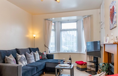 Watford House | 4 Bed Private House Sleeps 9 near Harry Potter