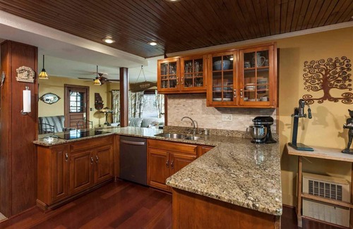 York Beach House | 4 Bed Rms 2 Bathrms sleeps 10, Hot Tub, Lrg decks, Yard, Near Short Sands Beach