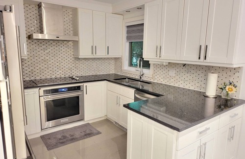 Saint Henri House | 4 Bed Rooms Town House, 2.5 Bathrooms with Parking .