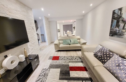 Saint Henri House | 4 Bed Rooms Town House, 2.5 Bathrooms with Parking .