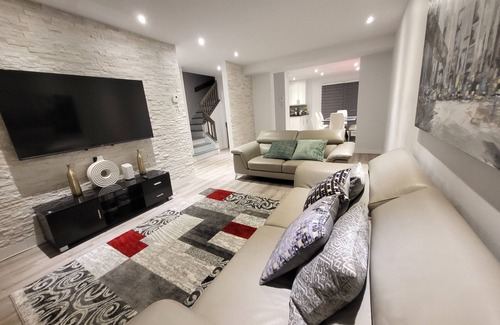Saint Henri House | 4 Bed Rooms Town House, 2.5 Bathrooms with Parking .
