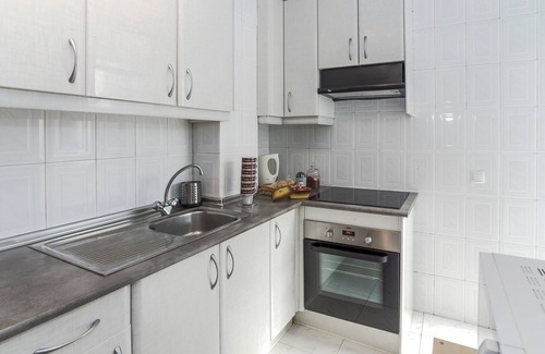 Alcala de Henares Apartment | 4 Bed-Sleeps 6-Garden-Balcony-Pets