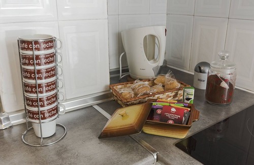 Alcala de Henares Apartment | 4 Bed-Sleeps 6-Garden-Balcony-Pets