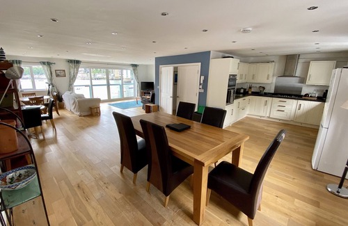 Plymouth House | 4 bed spacious modern townhouse with spectacular views over the River Tamar.