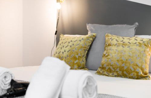 Margam Apartment | 4 Bed - Town Centre - Smart TVs in Every Room