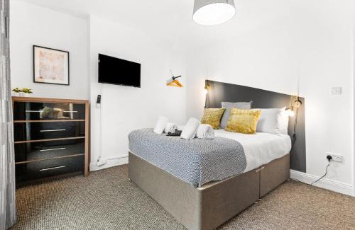 Margam Apartment | 4 Bed - Town Centre - Smart TVs in Every Room