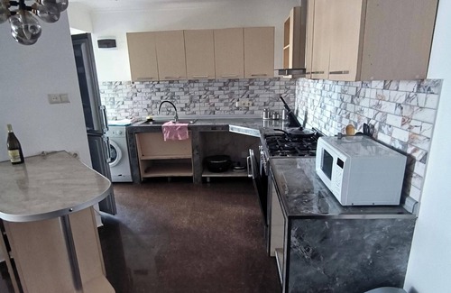 Ureki Villa | 4 Bed Villa-Sleeps 8-Parking-Garden-Sea View