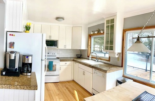Lake of Bays Cottage | 4 Bed-Waterfront "Farm House" on Lake of Bays-Muskoka.