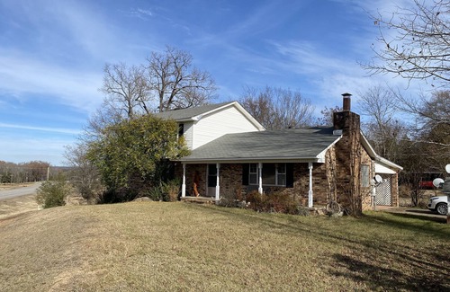 Russellville House | 4 Bedroom 2.5 bath 2600 Sq. foot home master down stairs, faces west!