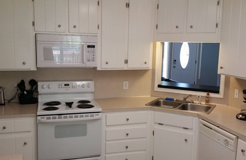 Canton House | 4 Bedroom, 2 Bath Home Situated on a nice Private Lot. 27 minutes to LAKEPOINT.