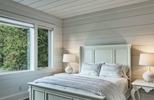 Seguin Cottage | 4 bedroom 2 bath island cottage on Lake Joseph! All day sun! Western Exposure!